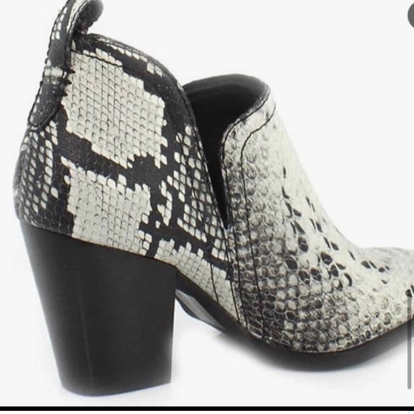 🆕Jeffrey Campbell Snakeskin Booties - Picture 3 of 9